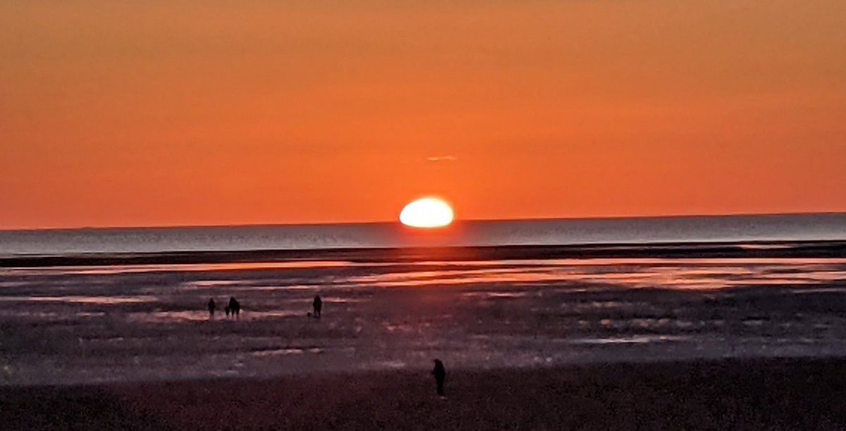 jensddk's tweet photo. Beautiful sunset☀️♥️ #lythamstannes #Blackpool #sunset https://t.co/TOq4nHBXX9
