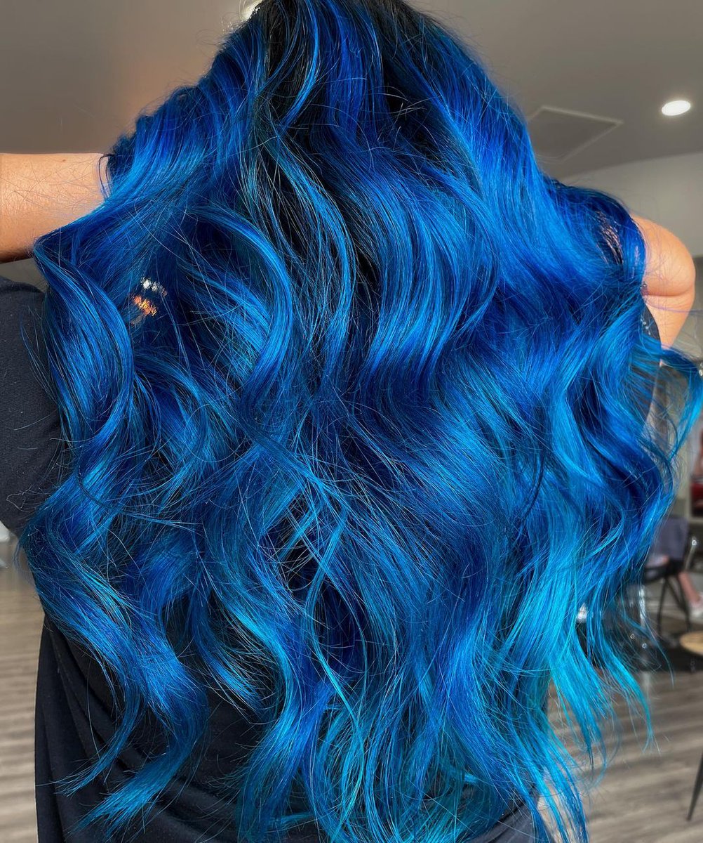 PaulMitchellUS's tweet photo. Bright & blue baby 🌊 @clairescissorhands (IG) used #PopXG in Blue and Tropical Blue to create this rich dimension 👐 https://t.co/oftuxtlCfq