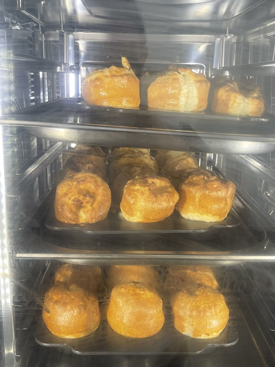 stedychefs's tweet photo. On Sunday’s we roast #reliefstaff #deployment #catering 🇺🇸👨‍🍳🦃🐄🥔🛫🥕🧅🤗🇺🇸 https://t.co/MKkVHwh6XD