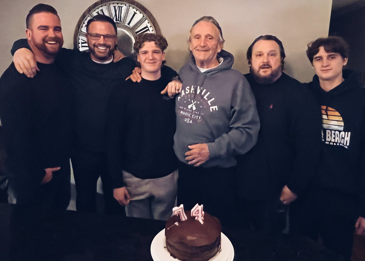 guffer99's tweet photo. Thanks 🙏🏼 Judy for another awesome 🤩 Birthday 🎂 celebration 🎉 
#BobbyD #Swayze #TippyToes #CabbageSoup #UncleRat #UncleCaner #BubbaJyler #JustyTheSnowman https://t.co/w6ng7yLTck