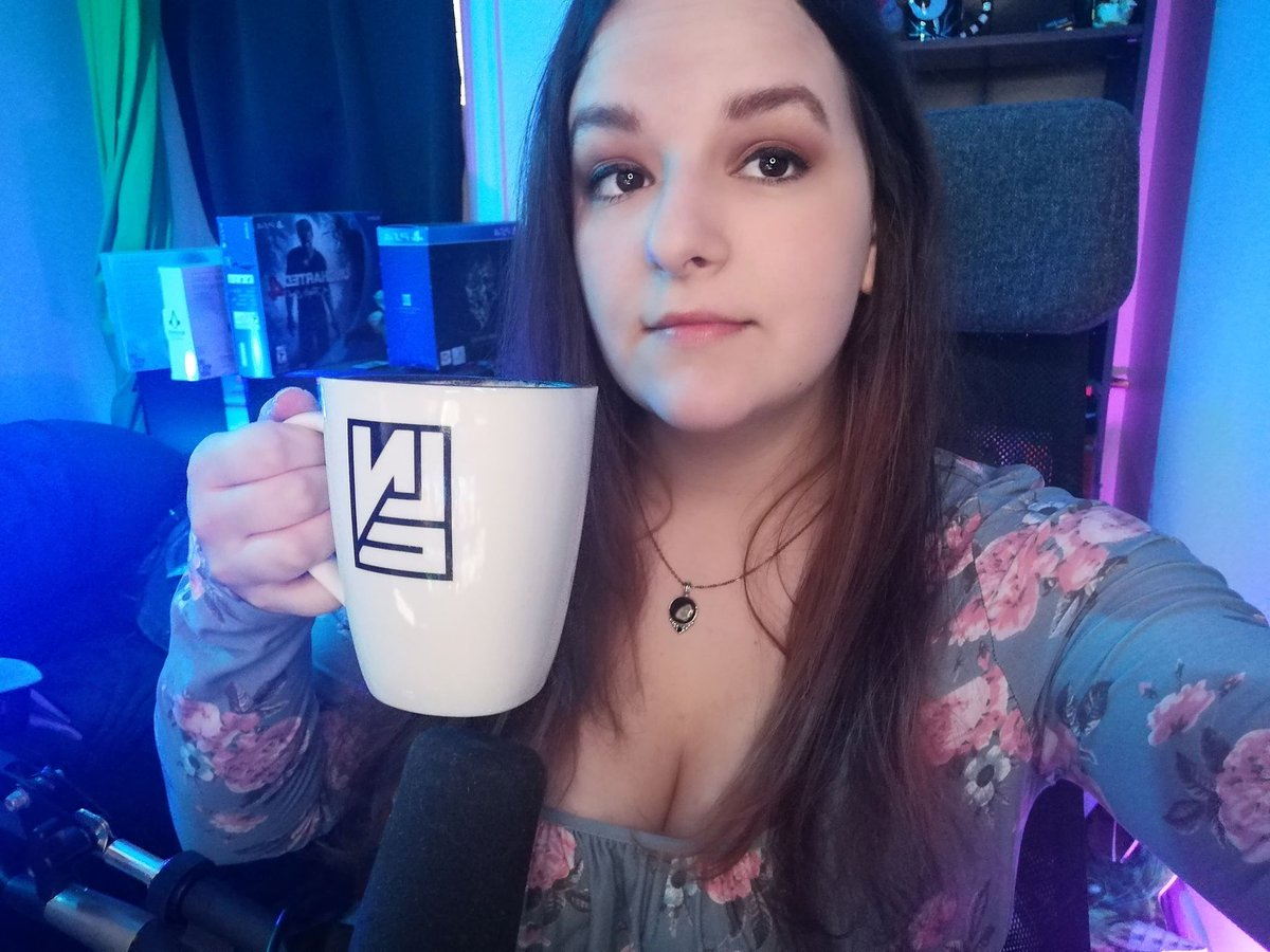 LadyNinjaC's tweet photo. Join me for some chill Sunday vibes and some more #GodofWar! Live now, come hangout! https://t.co/qYC7MG5vz8 https://t.co/4AdAGNBMBH