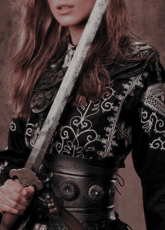 chxsenrose's tweet photo. ⧽▰▰▰  𝐹𝑟𝑒𝑦𝑎 𝐸𝑙𝑒𝑛𝑡𝑎𝑟𝑖 ▰▰▰

                      𑁍̤⠀⨾   𑁍̤
⠀
⧽Hechicera.
⠀⧽ Stᥲrs’ qᥙᥱᥱᥒ
     ⧽ 𝒃𝒓𝒂𝒗𝒆𝒔𝒕 𝒘𝒐𝒎𝒂𝒏

“Es el destino quien reparte las cartas, por el contrario en nuestras manos queda cómo jugarlas” https://t.co/um21kbKFtg