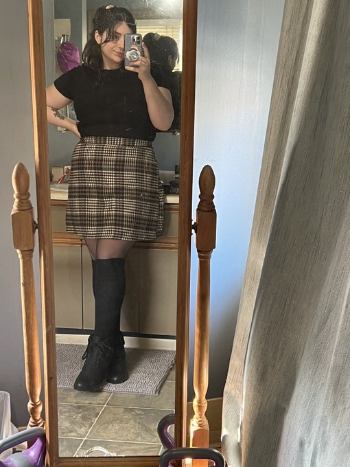 Outfit of the day : If you saw me walking by could you resist staring? https://t.co/y9wZofXeSg<a href="/tag/femdom"class="tags"><span>#femdom</span></a>