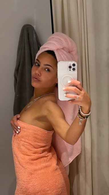 Buenas noches cielos míos, que tengáis una feliz semana

https://t.co/zoOj7iFv7q https://t.co/5rT4ME