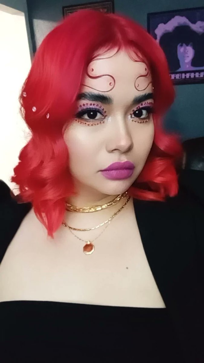 Fuckinwhateverr's tweet photo. I was a model today https://t.co/LQDXDr9uRp