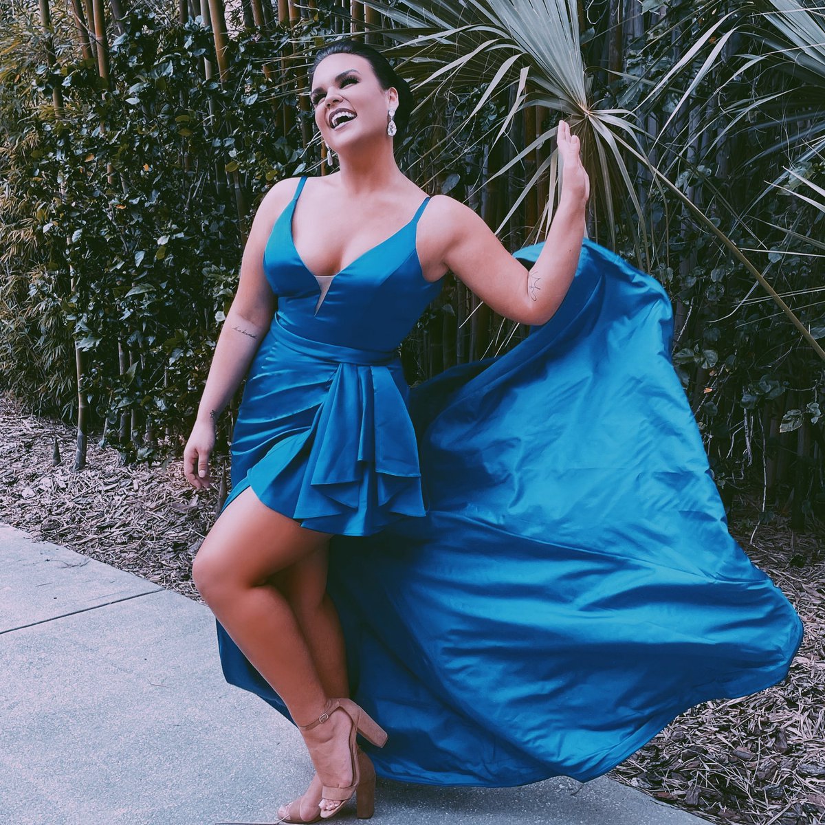 MissAmericaME's tweet photo. “It’s not about the dress you wear, but the life you lead in the dress.”
Happy #NationalDressDay 🦋
@ASHLEYlaurenME 
#TEAMFabulous #ASHLEYlauren https://t.co/OpiRplzrhd