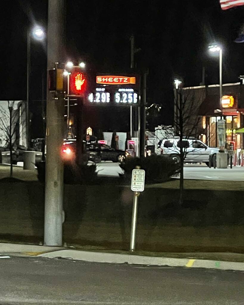 TheADHDTrucker's tweet photo. Nope your not reading that wrong. $4.29 a gallon for regular and $5.25 a gallon for diesel in Carlisle PA. #drillbabydrill @laurenboebert @repboebert #fjb #lgb #letsgobrandon #trump #trump2024 https://t.co/t05iFHRPyO https://t.co/x5VEXNeVVO