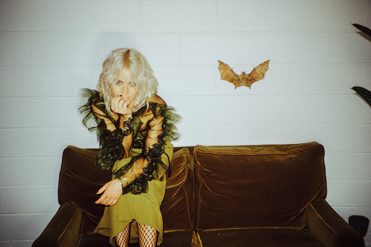 Home & Hosed (@homeandhosed) on Twitter photo Home runs everywhere you look tonight with a First Play from <a href="/anniehamilton_/">annie hamilton</a> as well as new music from <a href="/miieshaofficial/">Miiesha</a> <a href="/lilmallrat/">Mallrat</a> <a href="/PONDband/">POND</a> <a href="/MethylEthel/">Methyl Ethel</a> <a href="/columbus_bne/">Columbus</a> <a href="/annalunoe/">Anna Lunoe</a> <a href="/horrorshowcrew/">Horrorshow</a> and you wouldn't believe it, mooore ⚾ Home runs everywhere you look tonight with a First Play from <a href="/anniehamilton_/">annie hamilton</a> as well as new music from <a href="/miieshaofficial/">Miiesha</a> <a href="/lilmallrat/">Mallrat</a> <a href="/PONDband/">POND</a> <a href="/MethylEthel/">Methyl Ethel</a> <a href="/columbus_bne/">Columbus</a> <a href="/annalunoe/">Anna Lunoe</a> <a href="/horrorshowcrew/">Horrorshow</a> and you wouldn't believe it, mooore ⚾