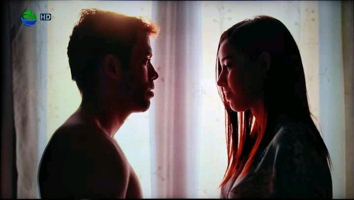 Calendario compromete espectacular:
Qué complicidad más bonita la de Bruno y Maritza:"Tú sembrarás caricias en mi oído yo traeré canciones y un te amo" #CubaEsAmor #MatancerosEnVictoria