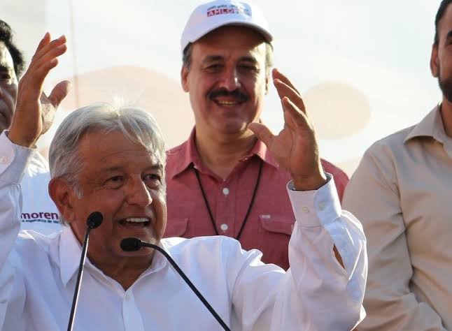 MuySuFrida's tweet photo. #DatoDelDía El dueño del Club Querétaro es oficialmente Gabriel Solares, un prestanombres (como se acostumbra en la Femexfut) del empresario y político Rafael Espino de la Peña.

Rafael Espino es senador de Morena y fue Consejero Independiente de PEMEX propuesto por López Obrador https://t.co/M4v4luiXig