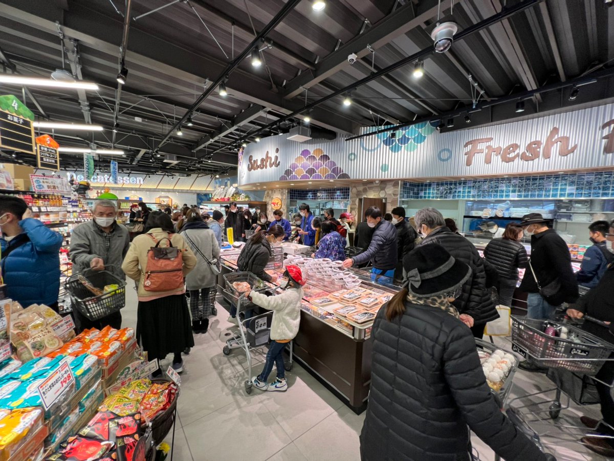 progress_design's tweet photo. 3月4日　大阪府豊中市北緑丘１丁目にシェフカワカミまきおち店オープンしました。こだわり商品と新鮮な商品満杯の楽しいお店ができました。 https://t.co/rhfkzNRXHu