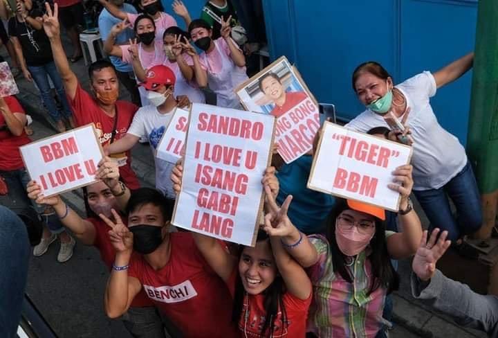 roialb's tweet photo. Sandro Marcos doing the bare minimum yet praised… while Aika (MPA-Harvard), Tricia (MBA,MD-ADMU, licensed Physician), and Jilian (Biomolecular science-NYU) being ridiculed for fhe most mundane things! This is what we call misogyny.
*Play The Man by Taylor Swift
#LeniKiko2022 🎀 https://t.co/as2zHLnrZC