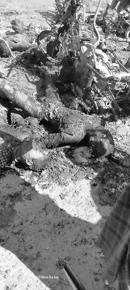 Chanapai247's tweet photo. Tw//death

– Released photo evidences of 8 PDF members in #MinSweHnit village burnt alive by junta terrorists on March 3.
– Besides, it's reported that IDP camp near Myauk-Inn village in #Taze tsp had been attacked by PyuSawHtee+SAC forces on Mar 6 and 4 IDPs...1/2
#2022Mar7Coup https://t.co/RI0NDqu3Bz