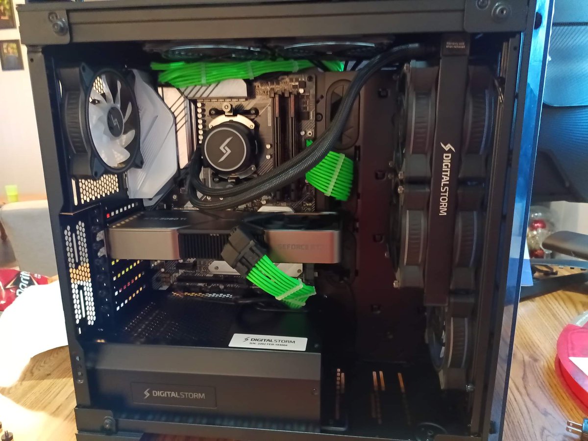 LEERADICAL42's tweet image. Really enjoying my Digital Storm what a awesome built machine, AMD Ryzen 5900 GPU &amp;amp; a 3080ti GPU
#digitalstormpc
#amdryzen
#digitalstorm
