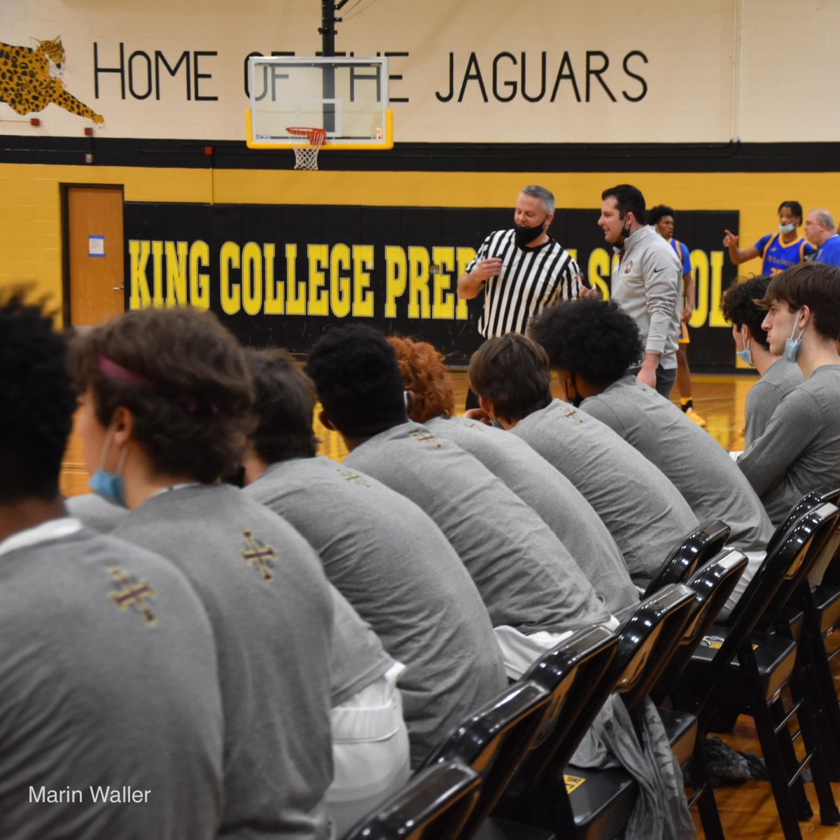 IgnatiusWPM's tweet photo. Pics by Marin Waller (St. Ignatius College Prep Student) #Chicago of the Men's IHSA 3A Basketball Sectional Championship vs. De La Salle Final score: Ignatius 69, De La Salle 58. Link in Bio to view all. Go Pack! https://t.co/lA0n7MPObD