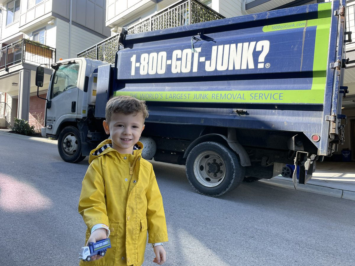 ShonnaLavery's tweet photo. That extra mile never goes un-noticed. Thanks to the guys @1800GOTJUNK for making my little guys day. #newtoytruck #Recommended #thankyou #greatservice https://t.co/OxC3532pVm