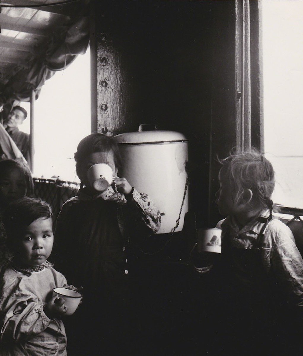 tongbingxue's tweet photo. China under Mao，1957.
©️Agnès Varda. https://t.co/wlZ3jDhKBc