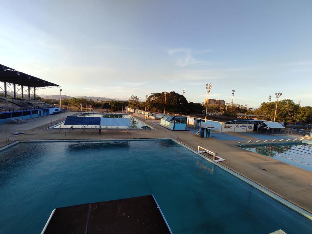 PofmelissaRo's tweet photo. #6Mar ¡Azul! Una vista espectacular.
Nada como desfrutar de un buen espacio, y mejor aún de saber el esfuerzo de todos los que con sentido de pertenencia lo cuidan. 
📌Complejo de Piscinas Bolivarianas
@AdolfoP_Oficial @MervinMaldonad0
@MarcialM2
#ResistenciaRenacerRevolucionar https://t.co/fC4MAEC0kv