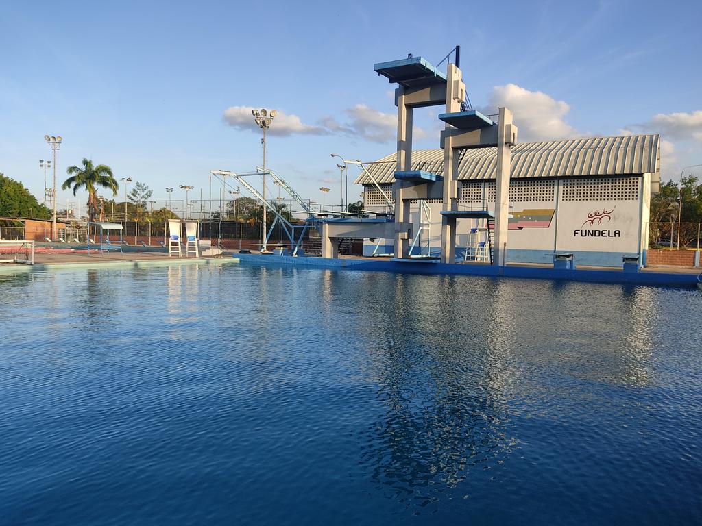 PofmelissaRo's tweet photo. #6Mar ¡Azul! Una vista espectacular.
Nada como desfrutar de un buen espacio, y mejor aún de saber el esfuerzo de todos los que con sentido de pertenencia lo cuidan. 
📌Complejo de Piscinas Bolivarianas
@AdolfoP_Oficial @MervinMaldonad0
@MarcialM2
#ResistenciaRenacerRevolucionar https://t.co/fC4MAEC0kv