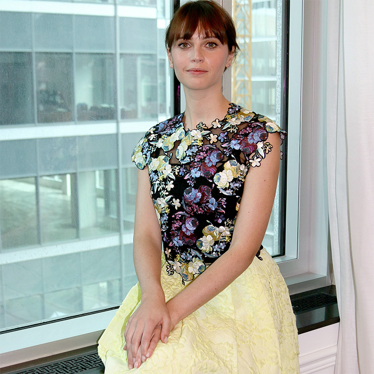 FelicityJBRcom's tweet photo. 📸 • Felicity Jones durante a press conference de 'The Theory of Everything' no Festival de Cinema de Toronto em setembro de 2014. https://t.co/QRmAjcpOPC