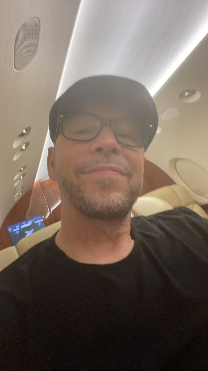 Donnie Wahlberg tweet media