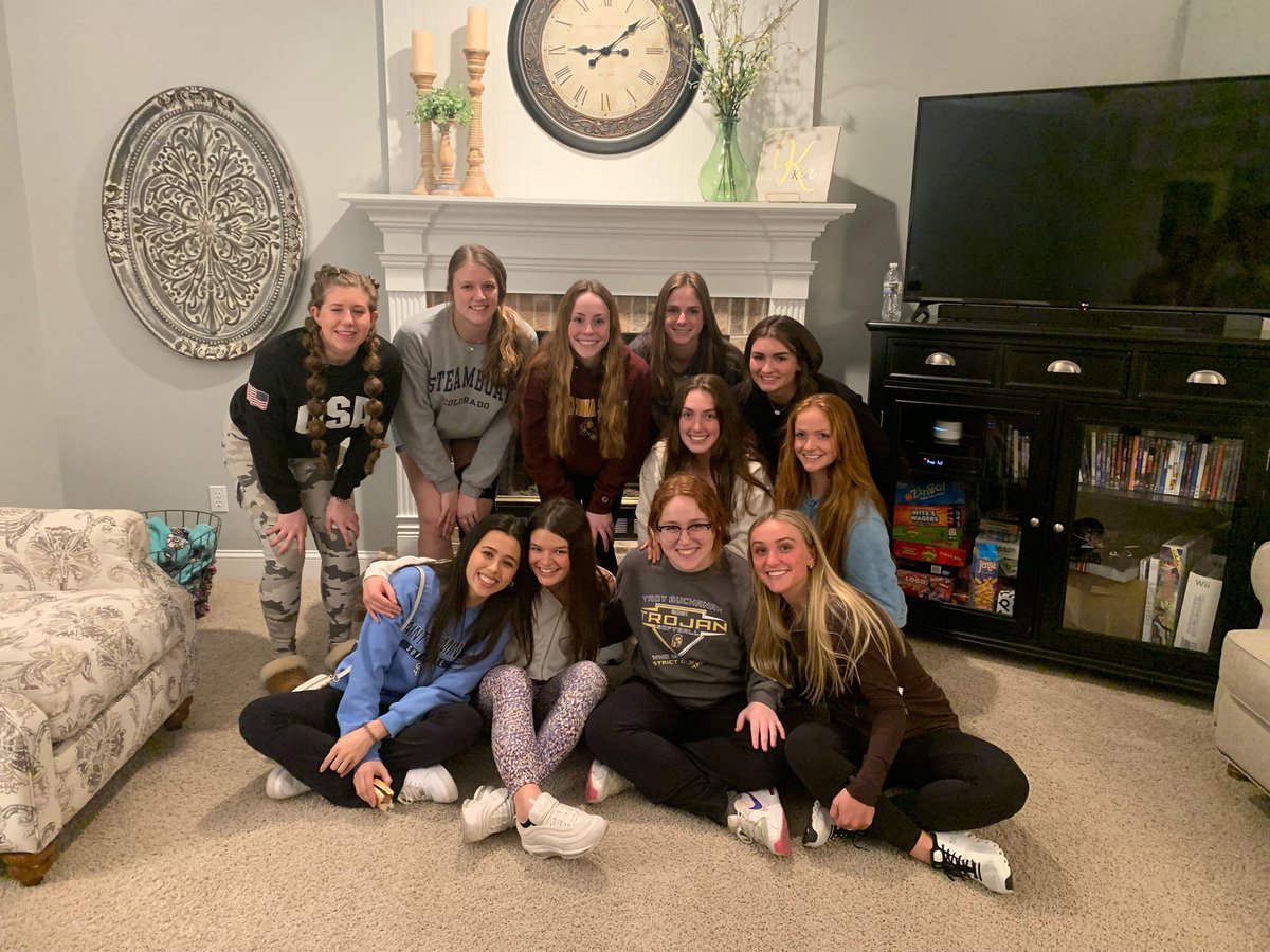 A little team bonding before the season kicks off! Cant wait for the season with this crew 💙🧡 
<a href="/TopGunSTL/">Top Gun STL 18A</a> <a href="/topgunfastpitch/">Top Gun Fastpitch</a> #humbleandhungry