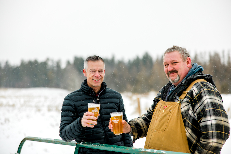 CanadaBeefInc's tweet photo. (1/2) The pairing of beef and beer is about more than a good meal – it's good for the planet too! Beef cattle are 'upcyclers' – meaning they can use foods and food by-products that humans can't eat, like the mash left from making beer! https://t.co/aRIMx3lJqo