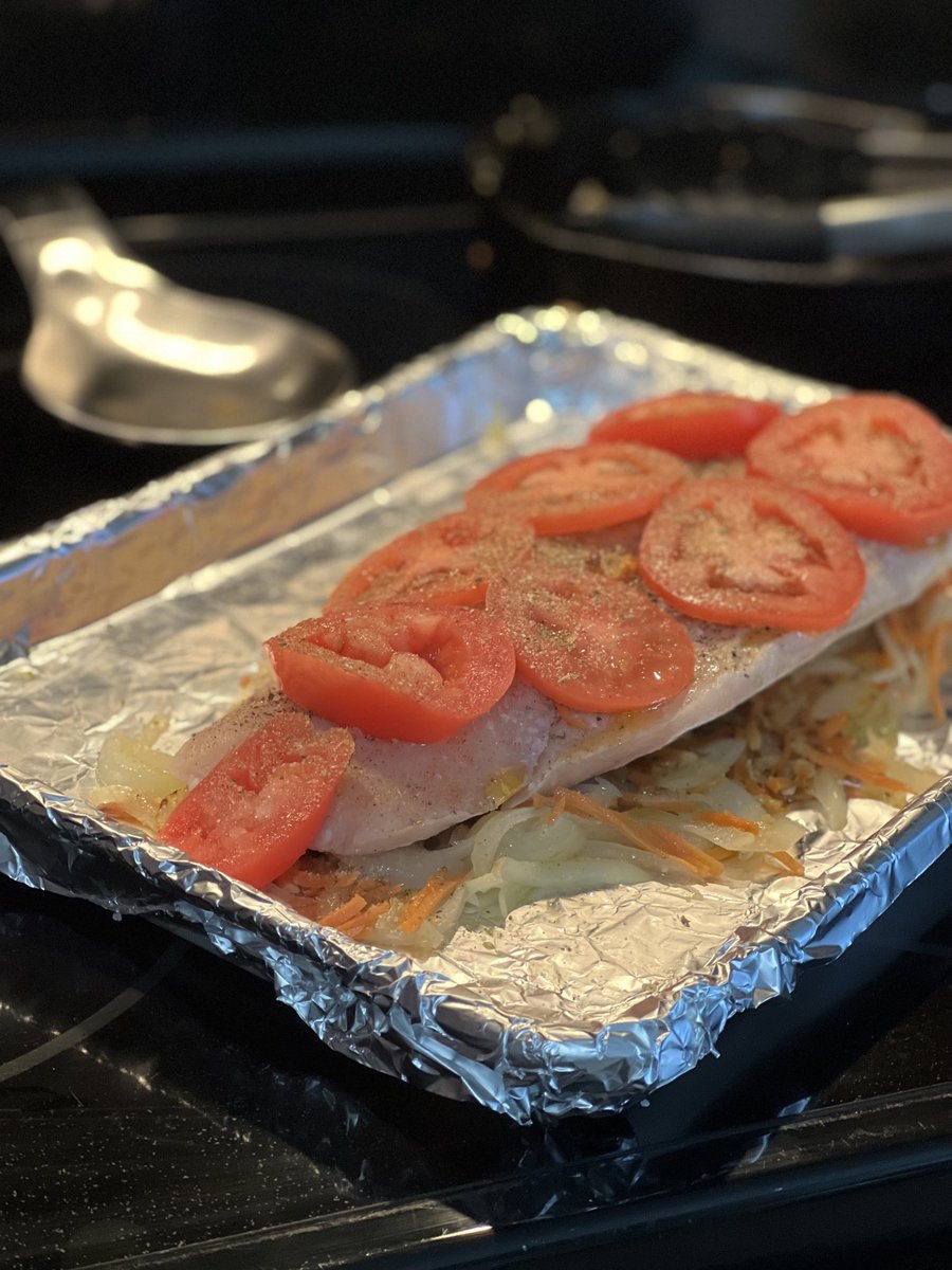 MailynSpeaks's tweet photo. I’ve got this beauty going in the oven for 17 mins. Your argument is invalid. 🤷♀️
#paleo #mamicooks #happycubankitchen https://t.co/qt196C0lKu