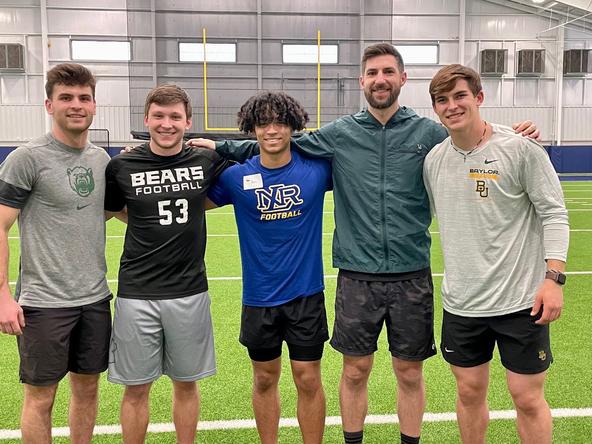 Learning from the best! Thanks to my coach @jamesedmondpaul, and @zaya_hankins, @hayden_ray13 and @bryceboland3 for working with me. @BUFootball @UCA_Football