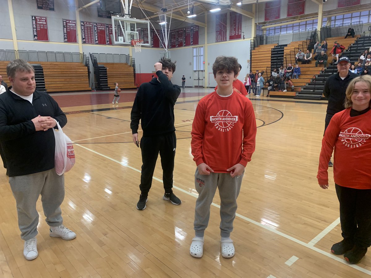 Honoring our 8th grade Unsung Hero’s and League MVP before the 78Boys finals! Congrats all!