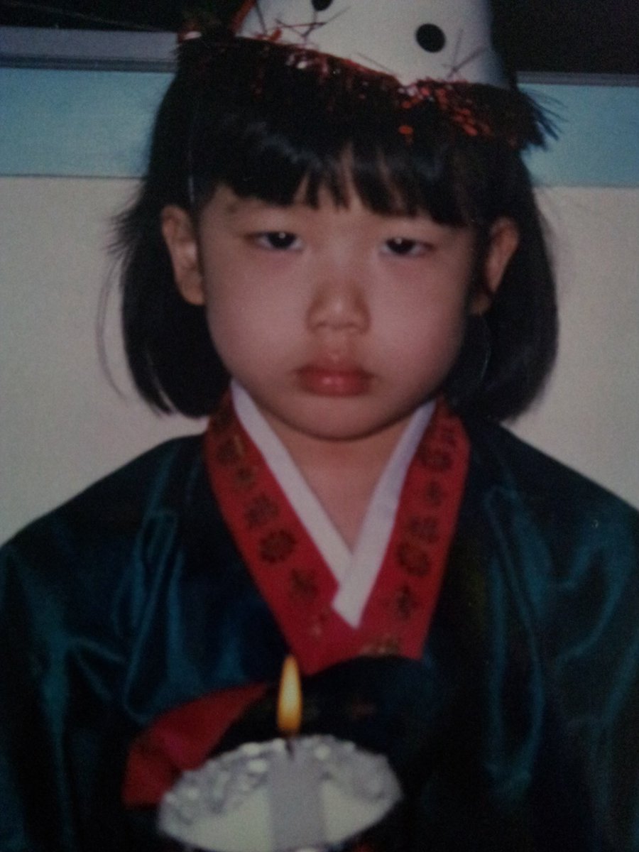 oddeyegirl92's tweet photo. kim lip just said she was upset in this pic because a boy was forced to kiss her at her bday party 😭😭😭 https://t.co/knkPUgB2bZ