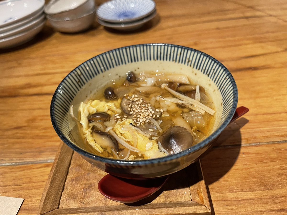 0819Sbgmail's tweet photo. 食堂かど。

個人評価:3点

ご飯は創作的な料理で美味しい。
ただ前のお客さんで使用した皿はサラッと水洗いだったり、鼻マスクで仕事の愚痴ばっか話してて、食欲が失せ残念。リピーターにはならないかなと。

#食堂かど #三軒茶屋 https://t.co/GCttLDVe6J