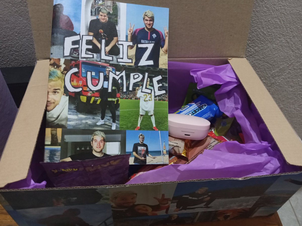 PerxiSunshine's tweet photo. Mi mj amiga me regaló una caja por mi cumpleaños decorada con fotos de Perxi😩😩😩😩 https://t.co/HePEmdZjgy
