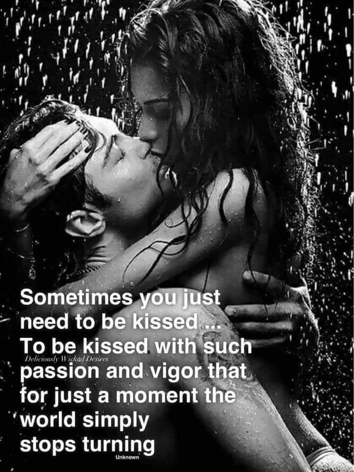 Мужчина и женщина сопасть. Страсть под. Страсть дождь. Страсть. Страстные объятия.