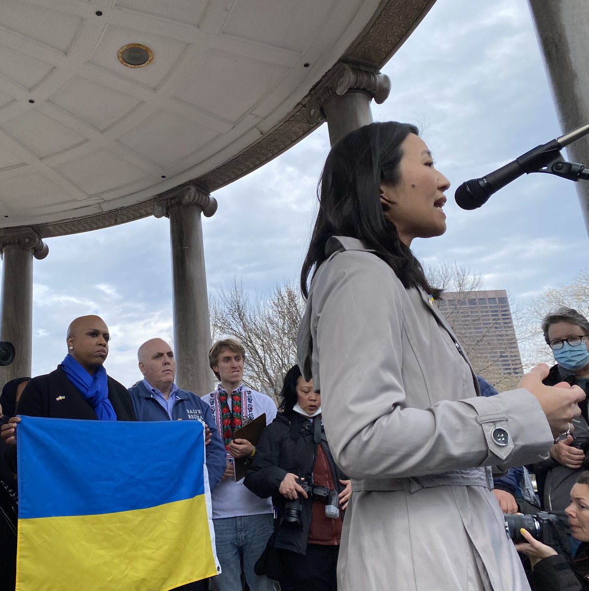 wbzSausville's tweet photo. .@MIT student &amp; @uccnorg organizer Artem Laptiev told me his grandmother in #Ukraine can’t sleep. “She goes outside to watch the sky because it turns red right before the strikes.” @AyannaPressley @wutrain &amp; @EdforBoston attended today’s #StandWithUkraine️ rally. @wbznewsradio https://t.co/qwEMzGLu2O