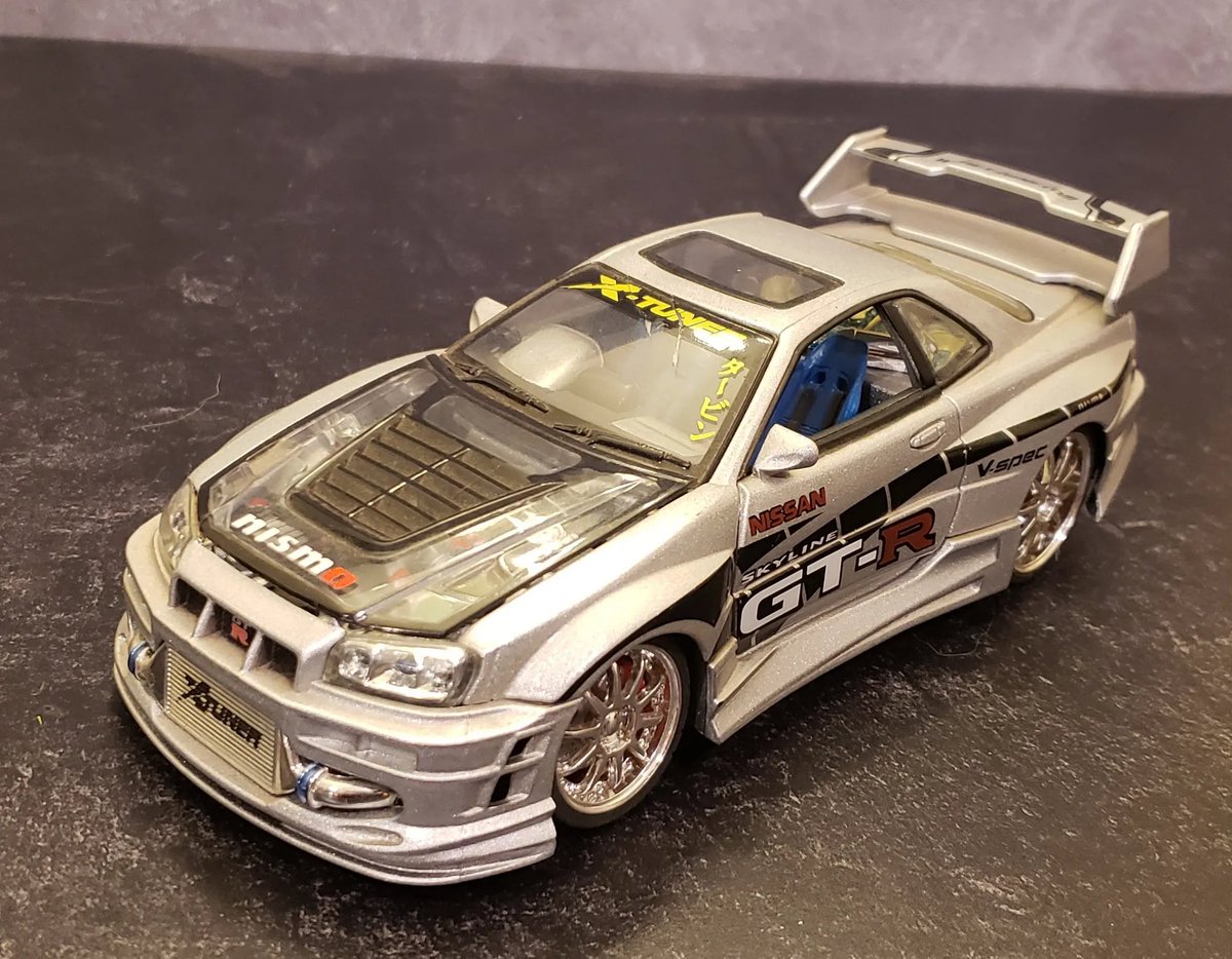 Kentoys XTuner 1:24 Nissan Skyline GT-R -missing side skirt on 