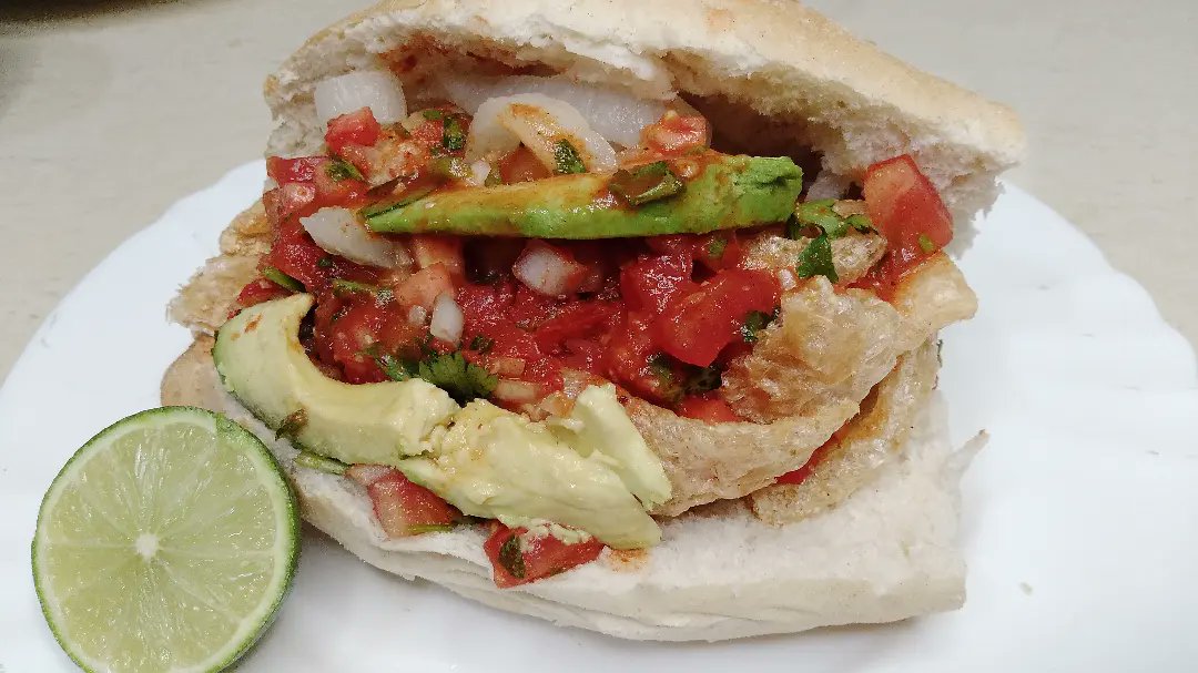 CocinandoMireya's tweet photo. 💚CÓMO HACER GUACAMAYAS ESTILO LEÓN GUANAJUATO | GUACAMAYAS DE LEÓN GUANAJUATO💚

Link de la receta⬇️⬇️⬇️:
https://t.co/dMurNYTVNE

Vayan a ver esta receta típica del municipio de León, ubicado en el estado de Guanajuato. Realmente es algo muy tradicional, y sabe deliciosa.😋 https://t.co/arbEIV1V8o