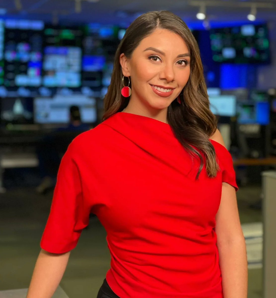 StefyOchoa's tweet photo. El fin de semana voló!
¿Listos para el lunes?
Nos vemos mañana en #Telemundo44 On Top con toda la información que está trending!
#BuenLunes https://t.co/XqAPPZVgHm