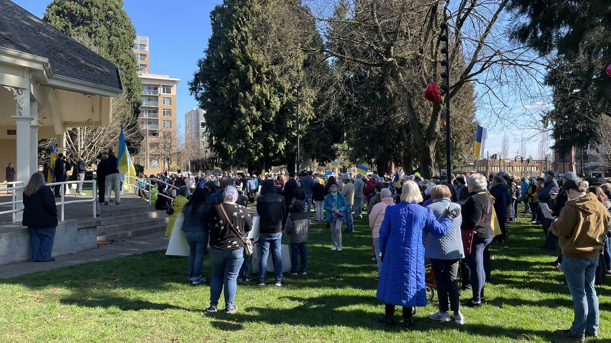 CouncilorTy's tweet photo. Inspiring gathering of our Ukranian neighbors and their supporters. This is not the first time Ukraine’s right to self determination has been ignorned by Moscow. If needed, our community stands ready to welcome refugees. https://t.co/8dJQtTeG9i