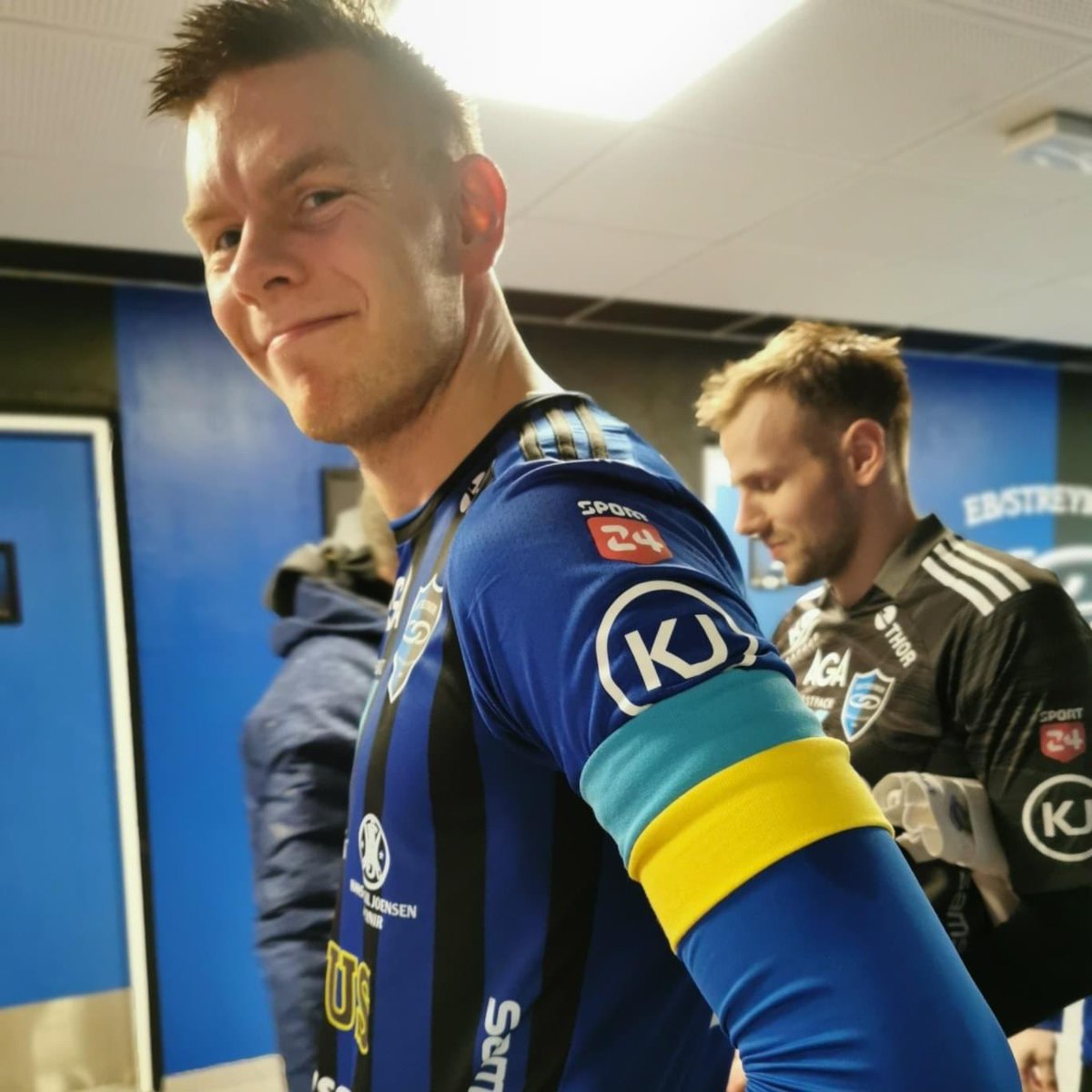 #FootballStandsTogether #ebstreymur #betri2022