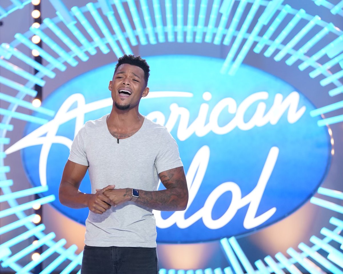 musicbymikep's tweet photo. .@AmericanIdol STARTS RIGHT NOW! Tune in to @ABCNetwork and see this smiling face on your screen! #IdolTonight #20YearsofAmericanIdol https://t.co/VLNK26QCRx