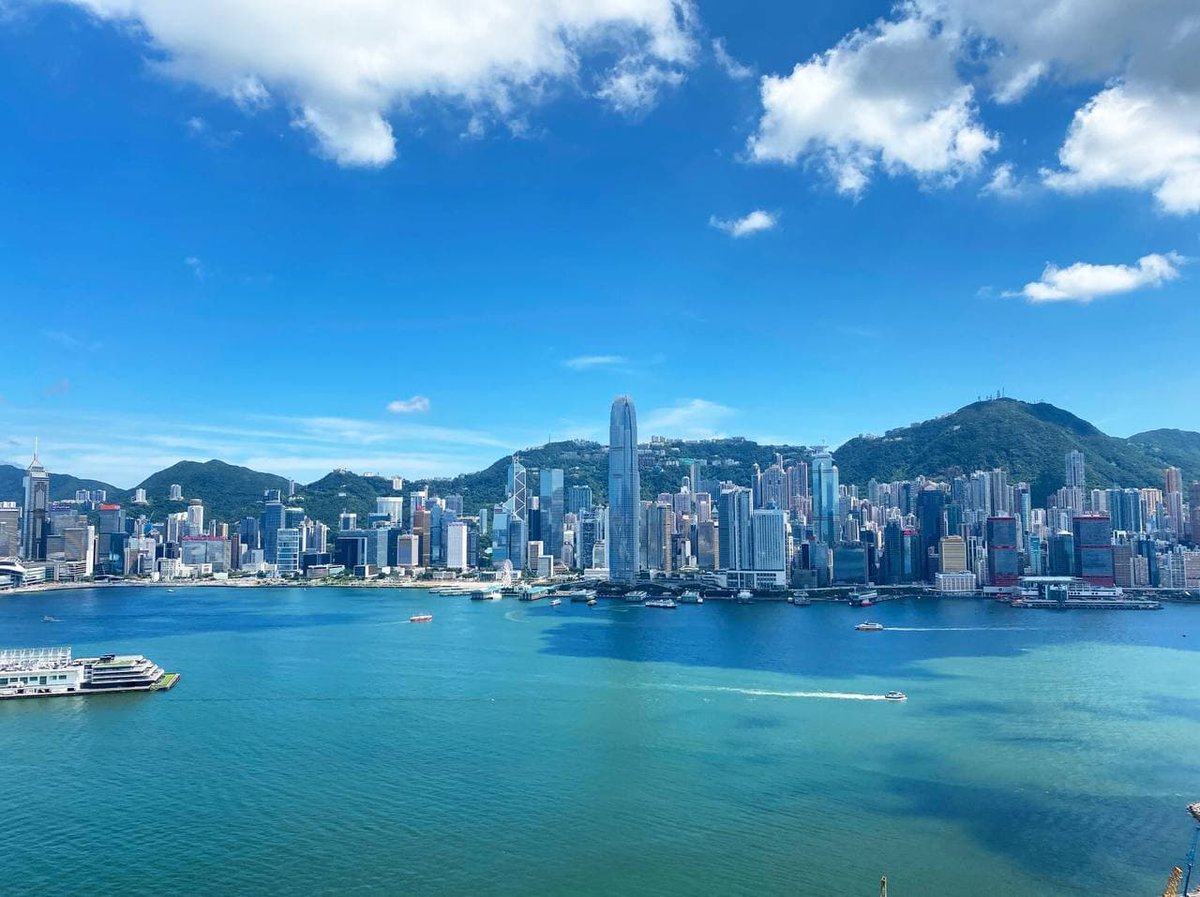 olderkkkk's tweet photo. Everyone goes through this stage, seeing a mountain and wondering what's behind it. But in fact, you may go over the back of the mountain, you will find nothing special, and looking back, you may feel that this side will be better. https://t.co/KbRxz5MSot