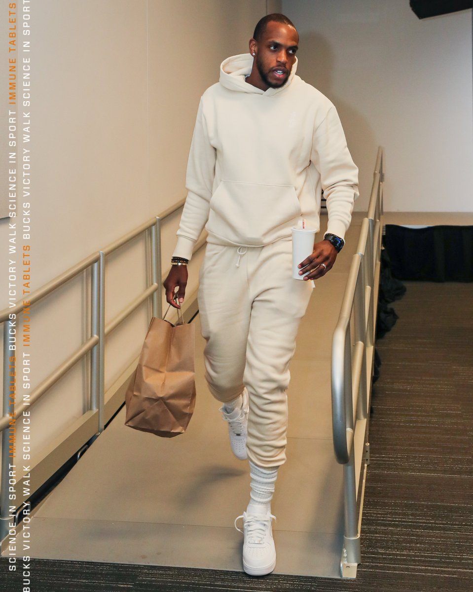 Suns vs. Bucks Playbyplay, highlights and reactions HoopsHype