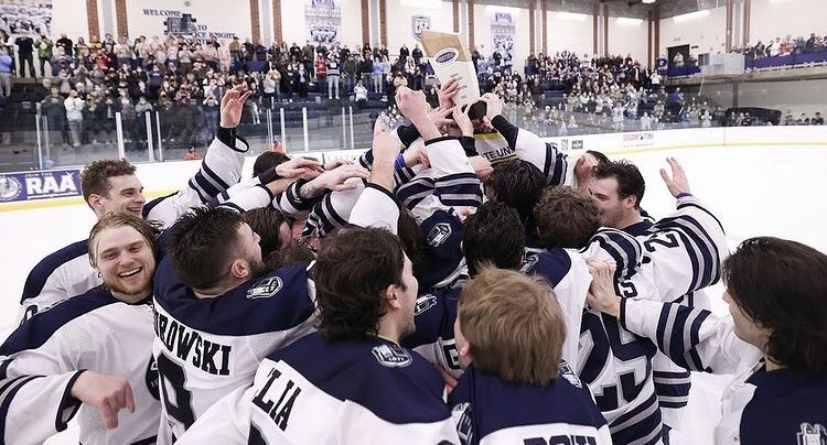 SUNYACsports's tweet photo. Your 2022 men’s ice hockey SUNYAC Champions! Congrats to the Geneseo Knights 🏆🏆🏆🏆 https://t.co/RaEPTbZPcS