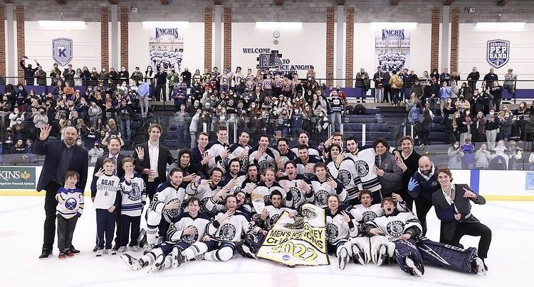 SUNYACsports's tweet photo. Your 2022 men’s ice hockey SUNYAC Champions! Congrats to the Geneseo Knights 🏆🏆🏆🏆 https://t.co/RaEPTbZPcS