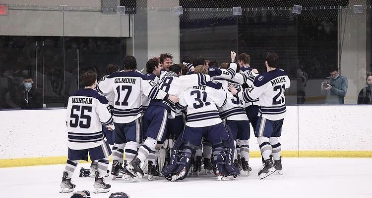 SUNYACsports's tweet photo. Your 2022 men’s ice hockey SUNYAC Champions! Congrats to the Geneseo Knights 🏆🏆🏆🏆 https://t.co/RaEPTbZPcS