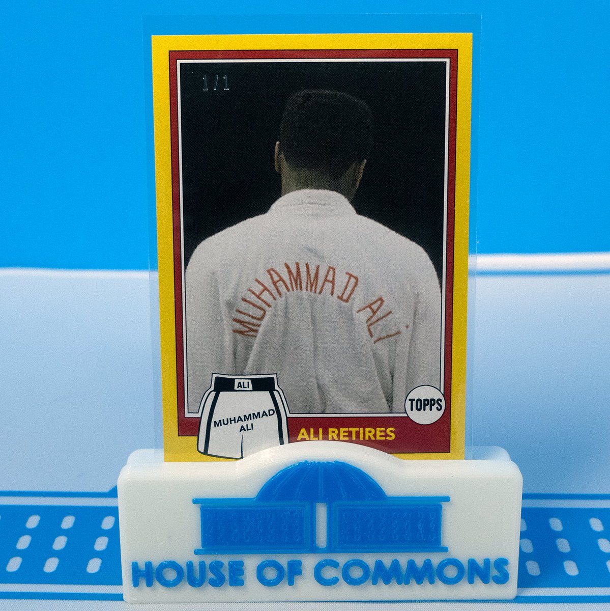 CommonsCards's tweet photo. 🚨🚨 99¢ Ali Auctions 🚨🚨
The coup de grace, MUHAMMAD ALI Collection Topps 1 of 1 YELLOW PARALLEL 🎉1/1 🎉 #81 ~ Ali Retires
#Topps  #HouseOfCommonsCards #MuhammadAli 

https://t.co/NVGBjRKmMw https://t.co/jtMjqQGVrS