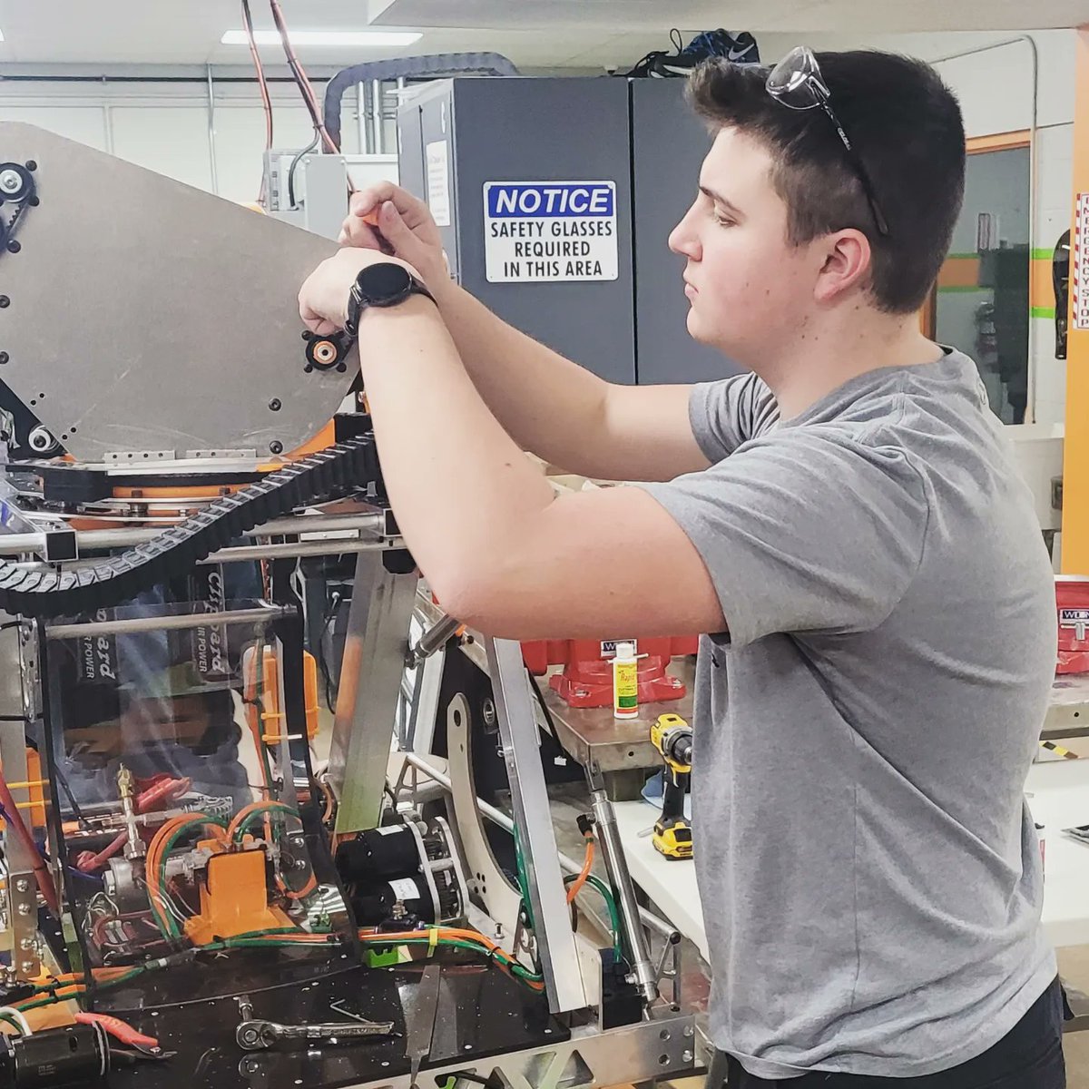 frc2357's tweet photo. Progress!
#FirstForward #omgrobots #raypec https://t.co/7mNP0izvIp