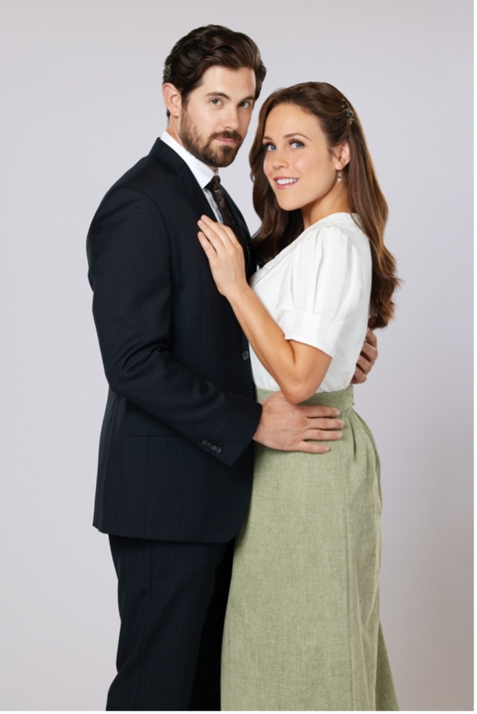hallmarkchannel's tweet photo. Elizabeth @erinkrakow and Lucas @ChrisMcNally_ are going on a romantic dinner date! Do you think their evening will go as planned? #Hearties 🥰 https://t.co/Ofvpp0a4zI