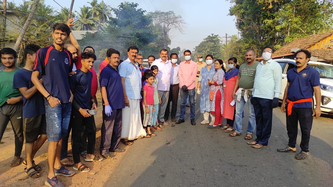 dcudupi's tweet photo. ನಿನ್ನೆ ಮುಂಜಾನೆ ಕಾರ್ಕಳ ಉತ್ಸವದ ಅಂಗವಾಗಿ ಕಾರ್ಕಳದಲ್ಲಿ ನಗರದಲ್ಲಿ ಸುಮಾರು 6000 ಸಾವಿರ ಸ್ವಯಂ ಸೇವಕರೊಂದಿಗೆ ಉತ್ಸವ ಸ್ವಚ್ಛತೆ ಕಾರ್ಯಕ್ರಮದಲ್ಲಿ ಭಾಗವಹಿಸಲಾಯಿತು. ಜಿಲ್ಲೆಯಲ್ಲಿ ಬೇರೆ ಬೇರೆ ಕಡೆಗಳಲ್ಲಿ ವಿವಿಧ ಇಲಾಖೆಗಳ��ಂದ ನಡೆಯುವ ಸ್ವಚ್ಛತಾ ಕಾರ್ಯಕ್ರಮಗಳಲ್ಲಿ ಜಿಲ್ಲೆಯ ಜನತೆ ಬಹಳ ಉತ್ಸಾಹದಿಂದ ಪಾಲ್ಗೊಳ್ಳುತ್ತಿರುವುದು ಪ್ರಶಂಸನೀಯ. https://t.co/ohbZgXttQT